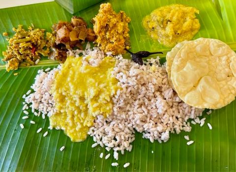 Brindhavan Vegetarian Restaurant Vennala traditional banana leaf sadhya
