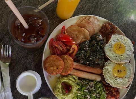 Kashi Art Café, Fort Kochi food platter with cold coffe