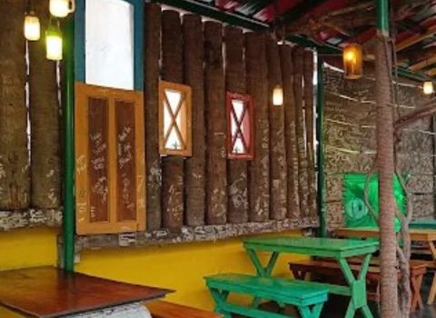 Big Fat Momo Kacheripady outdoor seating