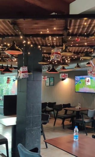 Cafe-17-Ravipuram-Kochi-indoor-seating-1