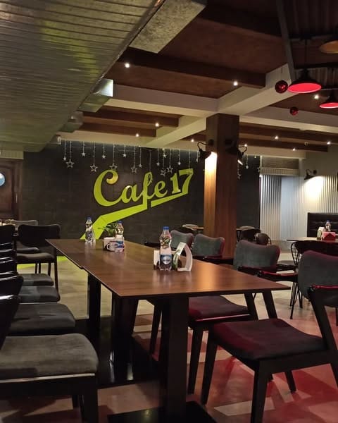 Cafe-17-Ravipuram-Kochi-indoor-seating