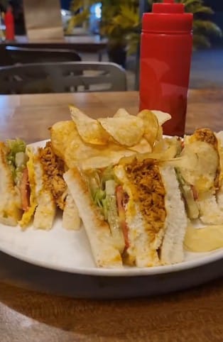 Pulled-Chicken-Sandwich