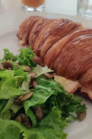 Smoked-chicken-croissant-sandwich