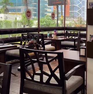 Tonico-Cafe-Kakkanad-seating