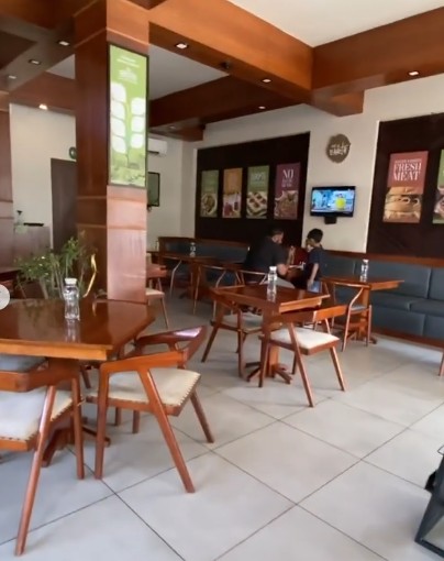 Westleys-Resto Cafe-Mamangalam-seating