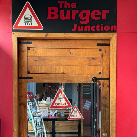 the-burger-junction-panampilly-nagar-3