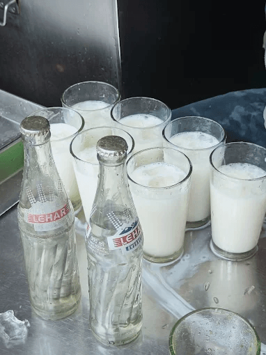 Bhaskarettante Sarbath Shop milk sarbath poured in glasses