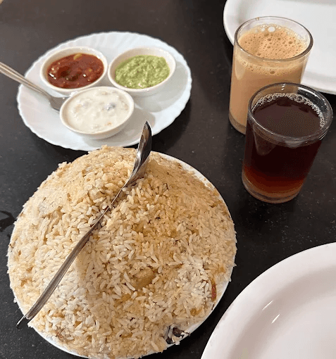 Bombay hotel kozhikode lunch with chicken dum biriyani, chutney, and tea