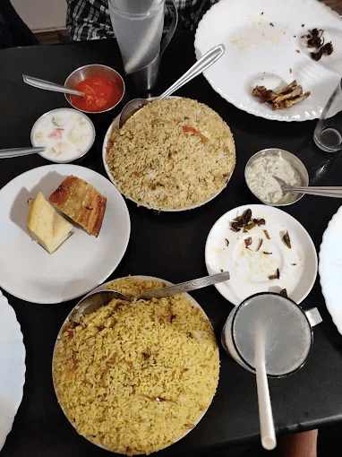 zains hotel calicut chicken and mutton biriyani with side dishes