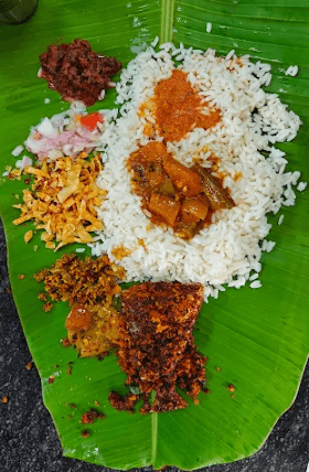 Ela Oonu Restaurant Kadavandra traditional banana leaf fish curry meals