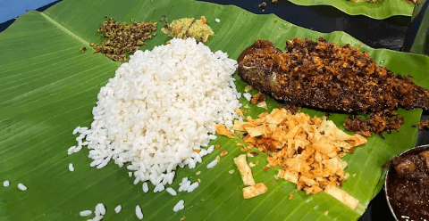 Ela Oonu Restaurant Kadavandra fish fry meals on banana leaf